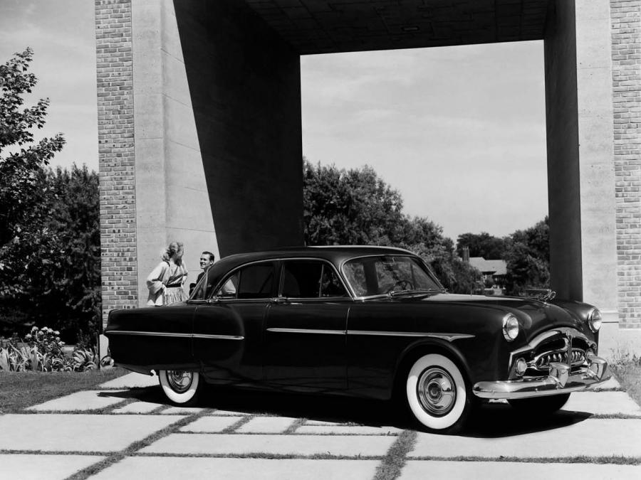 Packard 300 Touring Sedan 1952 года  (фото 1 из 2)
